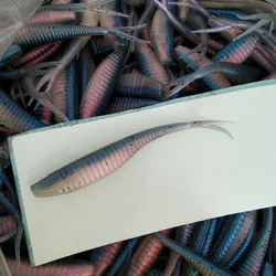 Swolfy Jerk Shad Minnow 70mm cola dividida para lubina