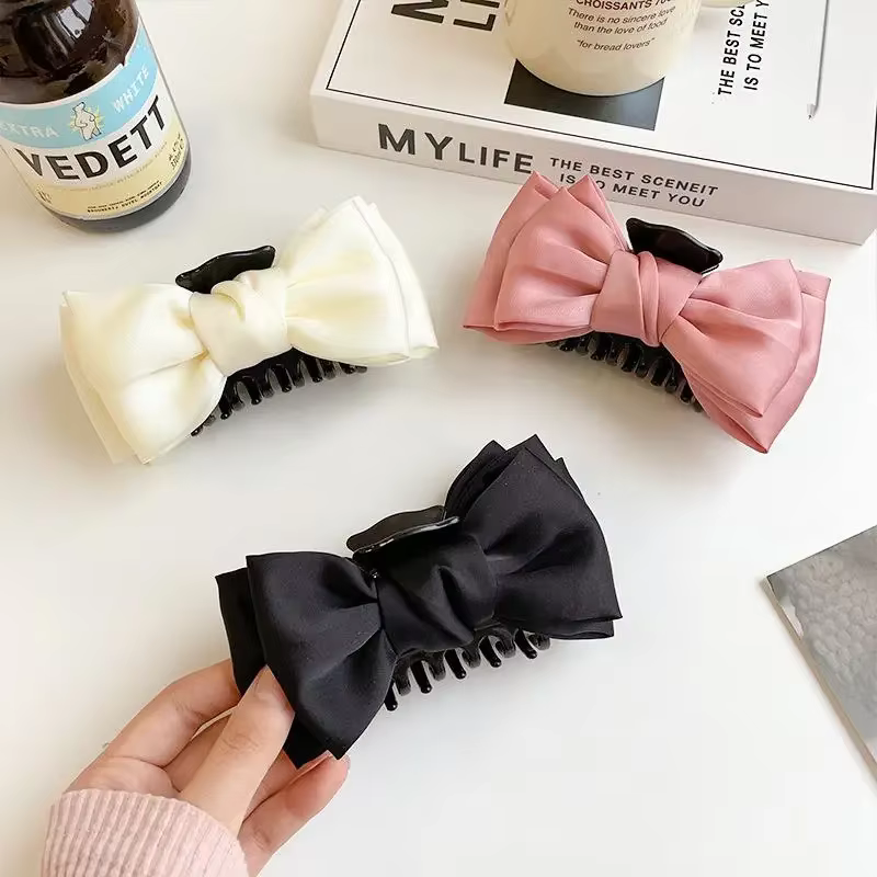 Pinza colocada en un peinado