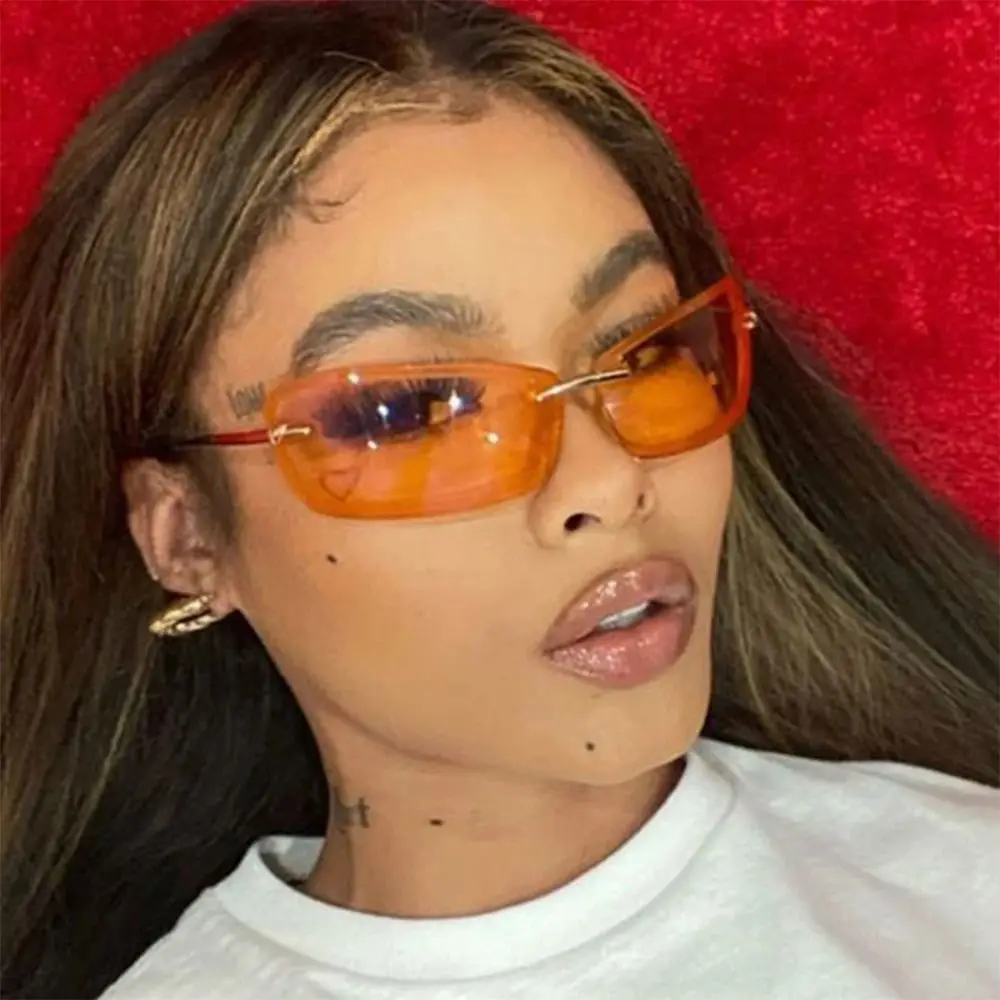 Gafas estilo Y2K con lentes futuristas