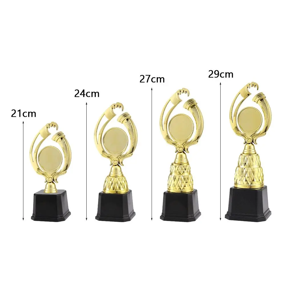 Trofeo dorado con base negra
