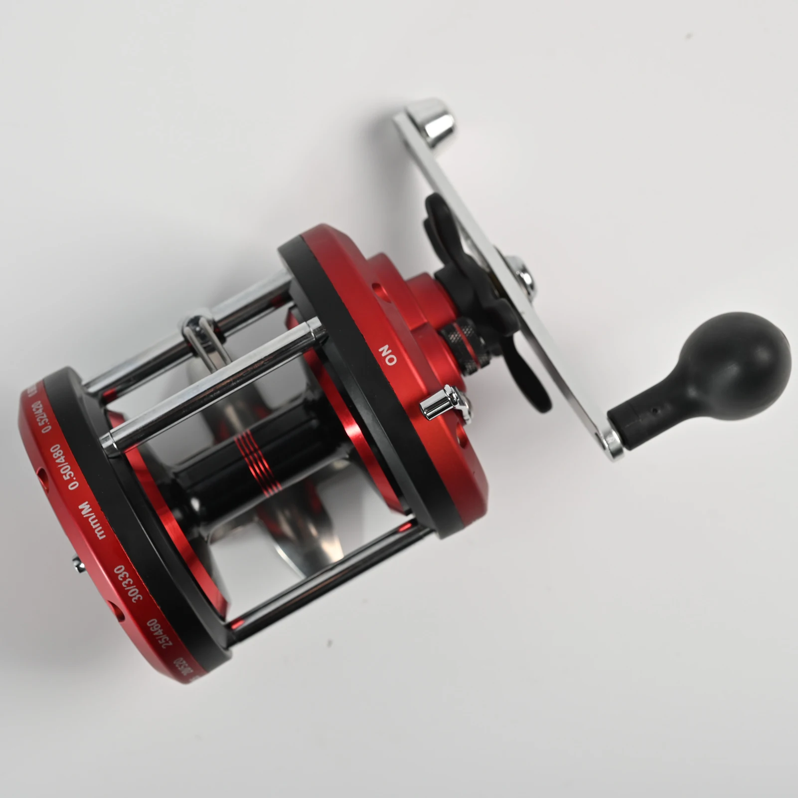 Carrete baitcasting/spinning metálico Free Fisher mano derecha - imagen 3