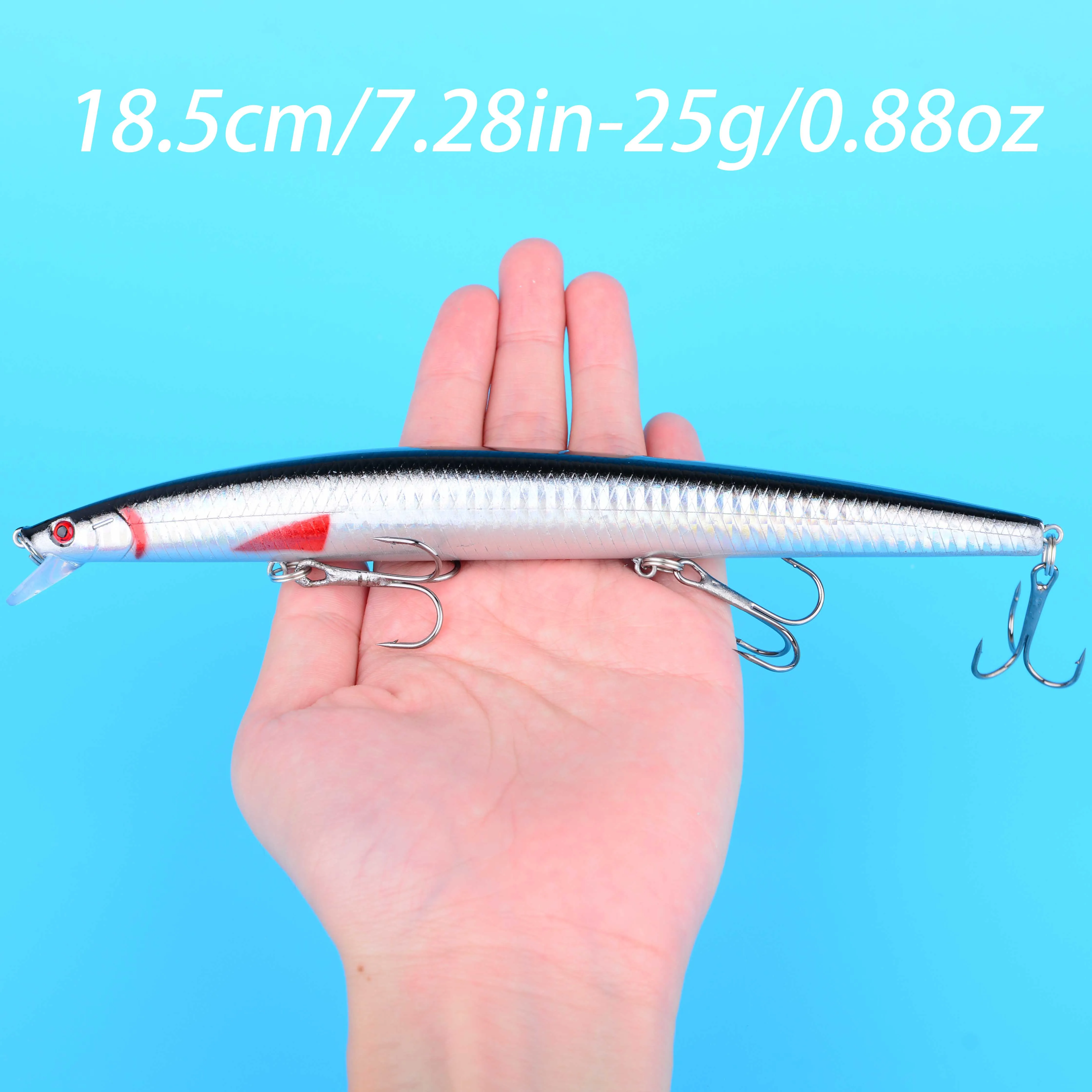 Señuelo junto a una regla que muestra sus 18,5 cm