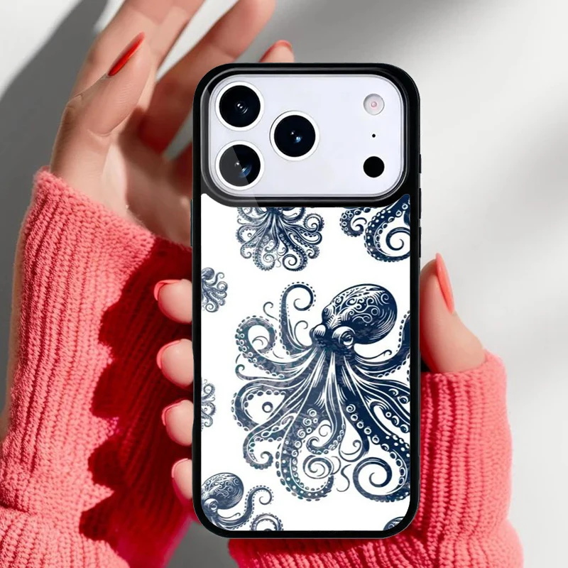Funda puesta en un iPhone mostrando los bordes libres