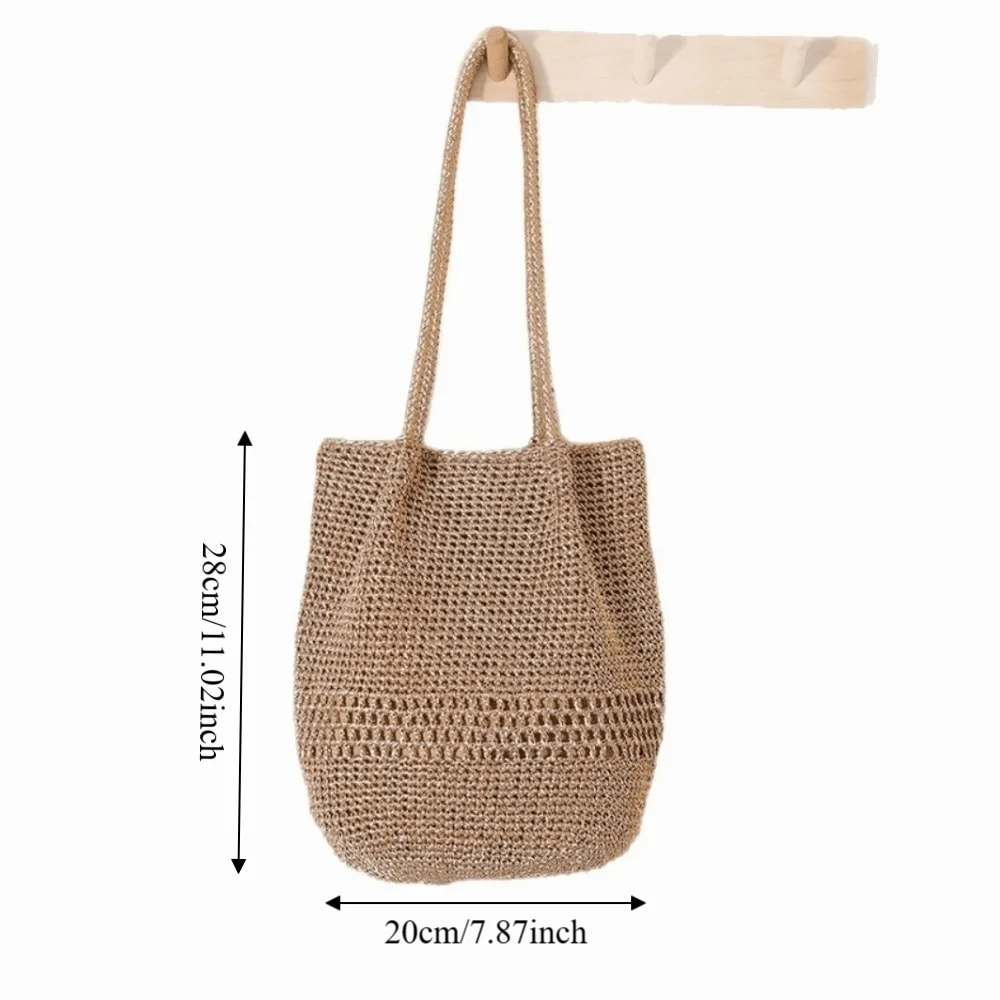 Bolso de paja boho tipo cubo dorado con líneas metálicas - imagen 5
