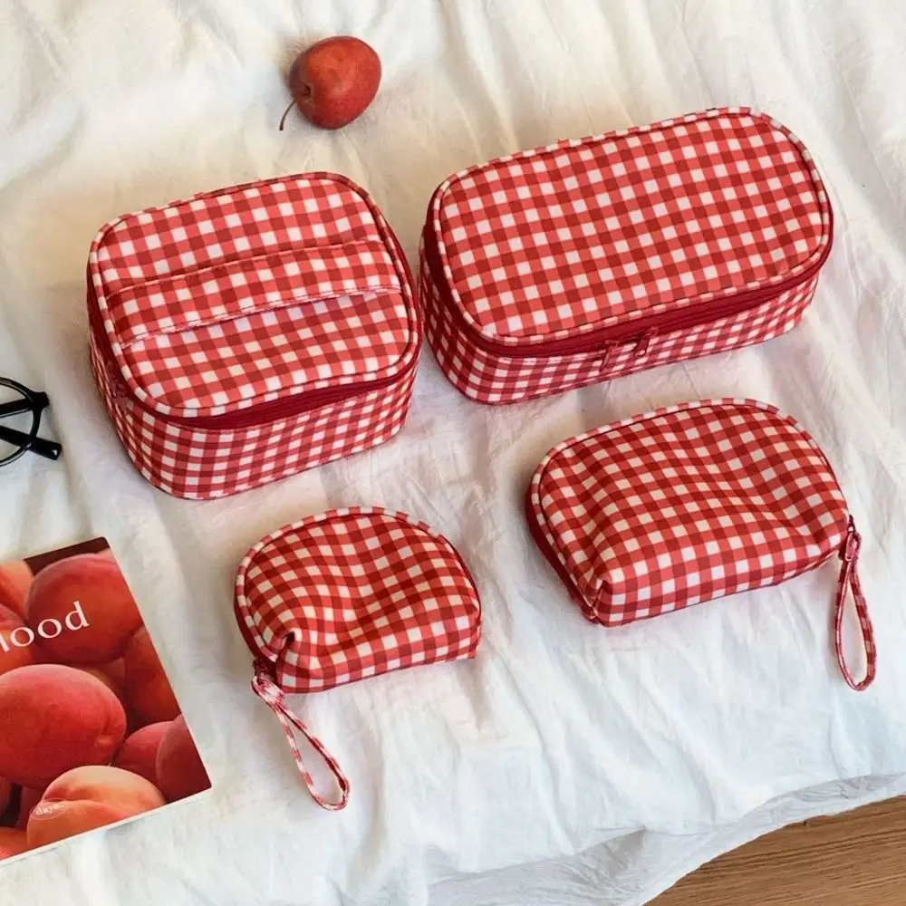Bolsa de maquillaje roja con rejilla portátil para viaje multielemento - imagen 3