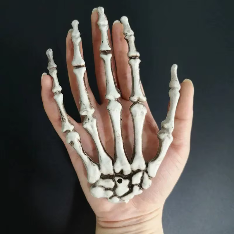 Mano Esqueleto Decorativa de Halloween – Adorno Terrorífico - imagen 2