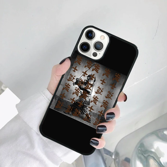 Funda samurai ajustada en iPhone - vista de botones y bordes