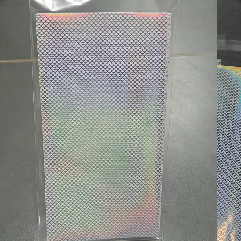 Señuelos decorados con películas holográficas
