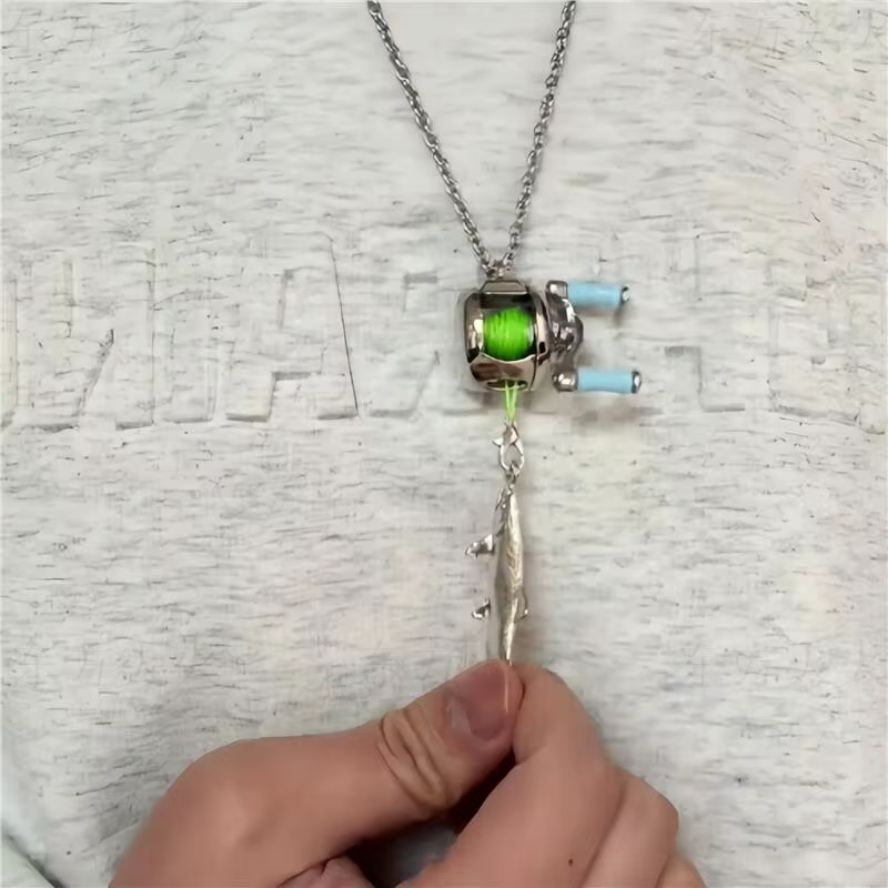 Collar Pescador con Carrete Giratorio y Desmontable – Colgante Plateado - imagen 4