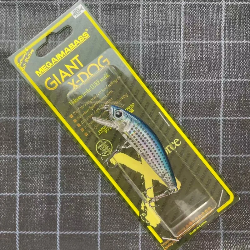 Señuelo artificial MEGAIMABASS con acabado prismático 3D
