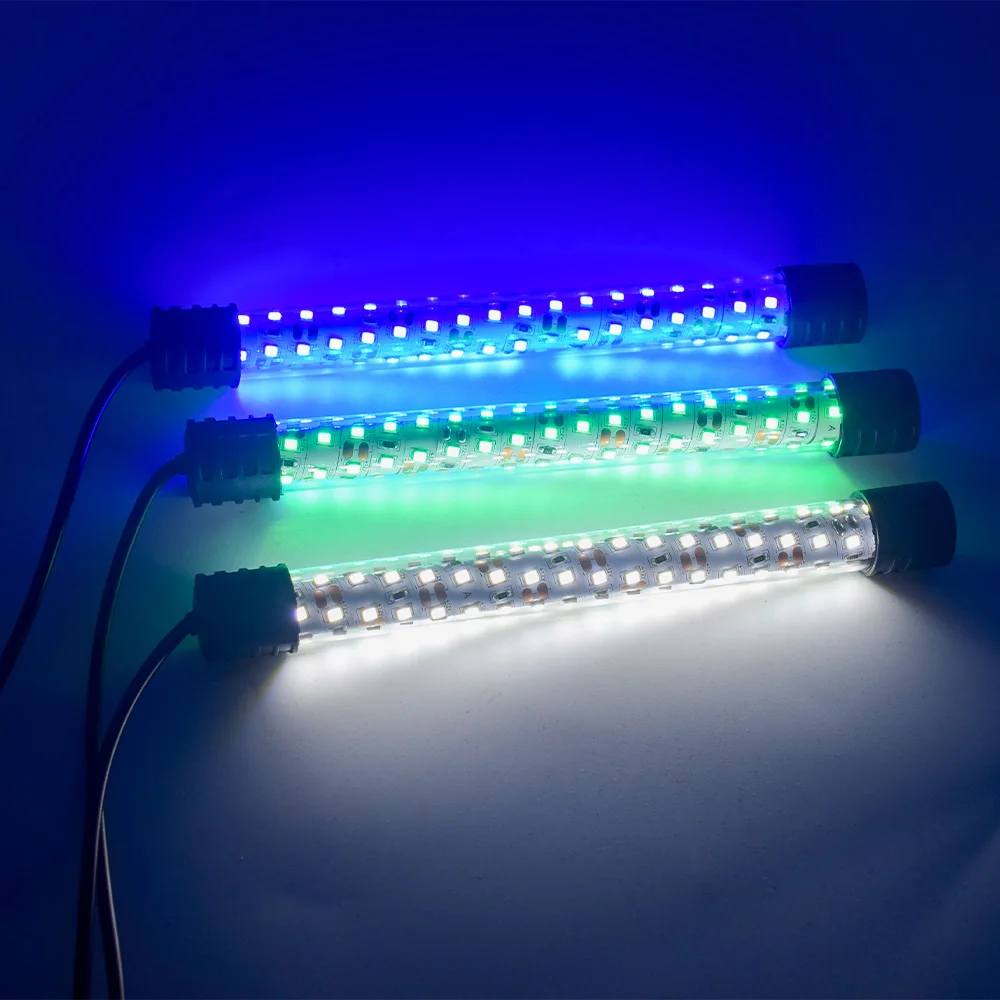 Luz LED de pesca en acción durante la noche