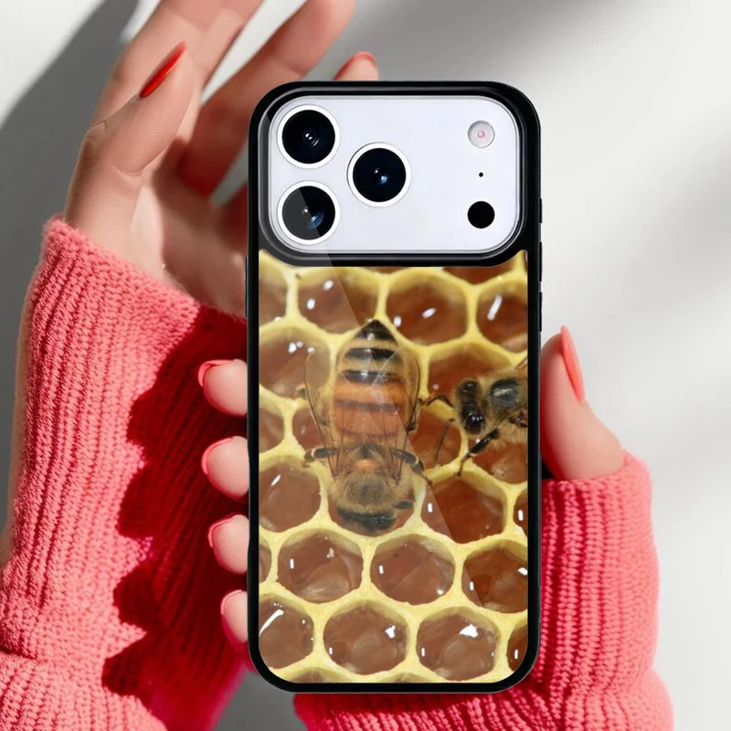 Funda en mano mostrando el agarre