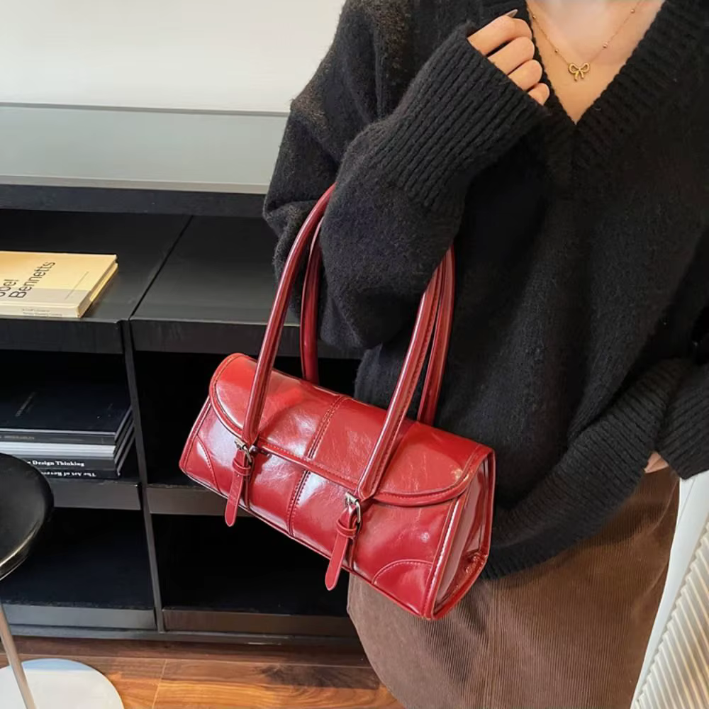 Bolso bandolera de polipiel burdeos para mujer con cierre magnético - imagen 5