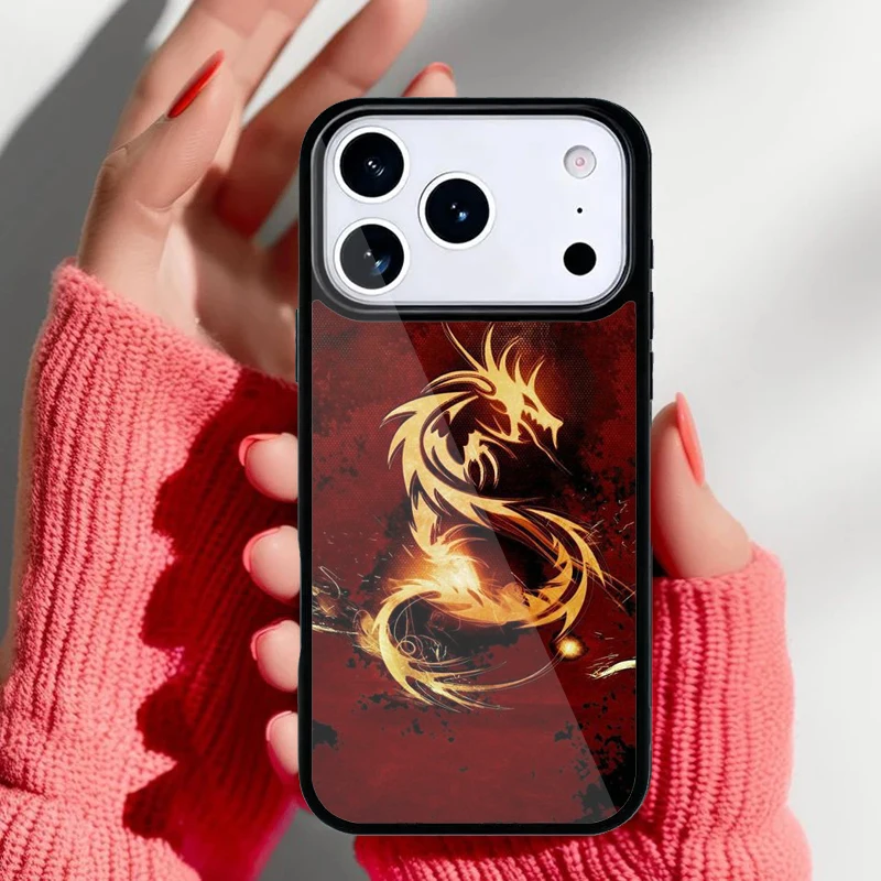 Diseño central del dragón en la funda