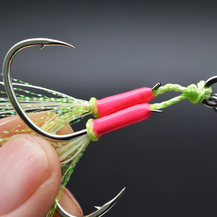 Detalle del filo y la cabeza plomada del jigging hook