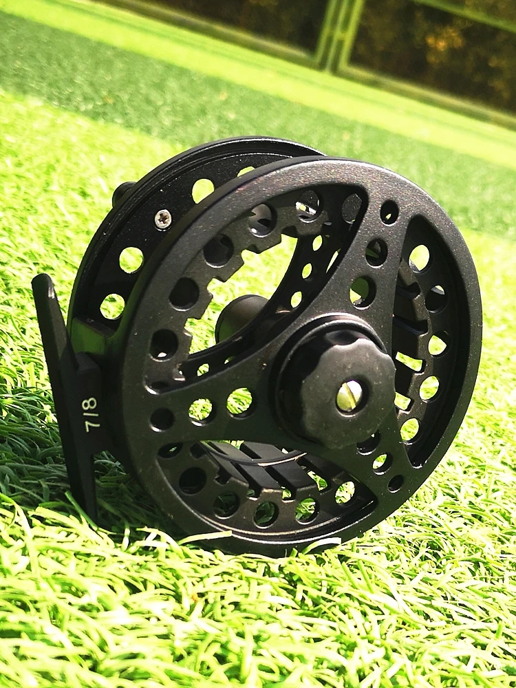 Carrete de pesca con mosca de metal negro con engranaje 1:1 - imagen 4