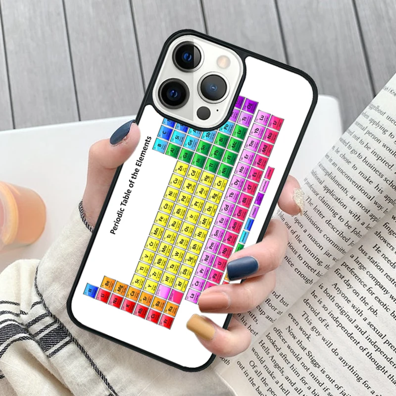 Funda puesta en un iPhone sobre un escritorio de laboratorio