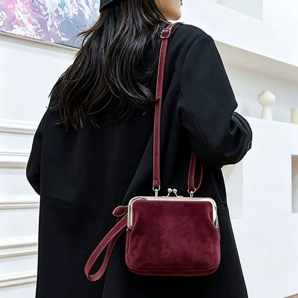 Bolso bandolera mujer de gamuza con cremallera y clip cuadrado - imagen 5