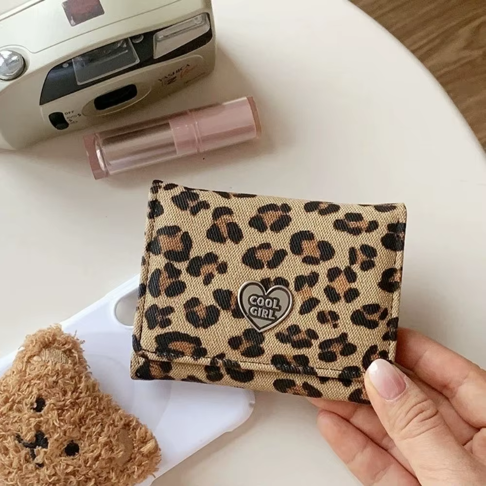 Cartera abierta mostrando toda su capacidad