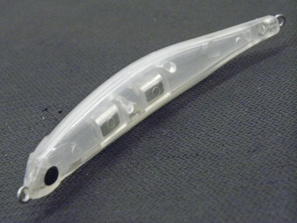 Cuerpo de señuelo minnow blanco listo para personalizar