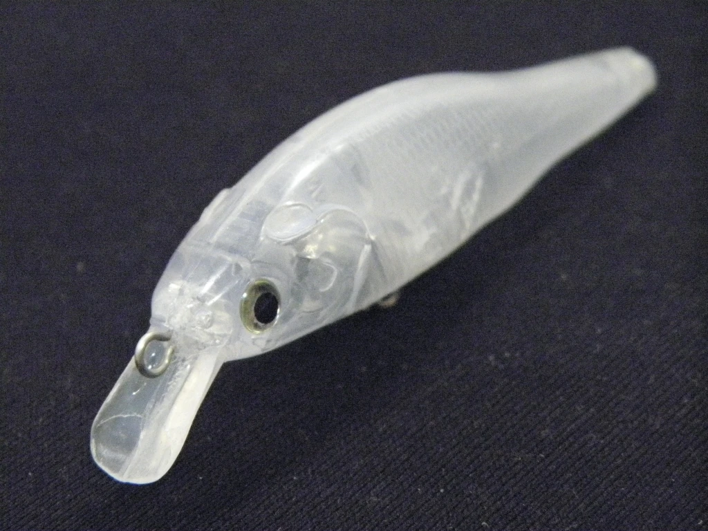 Detalle del cuerpo transparente del crankbait WLure UPM597